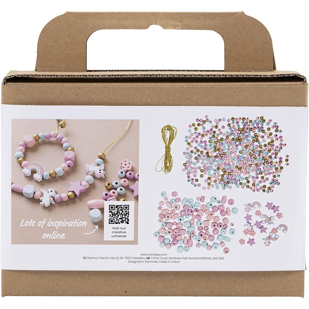 sæt med træperler i pastelfarver til kreativ leg til børn fra 3 år og op, med enhjørninge, stjerner, regnbuer med mere. her set i æske bagside