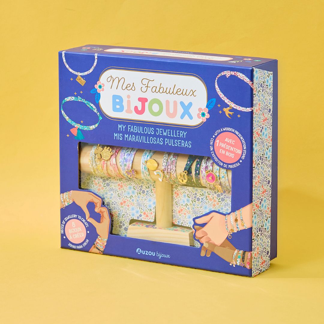 Æske med DIY smykkesæt fra Auzou med stof-armbånd med vedhæng, du selv kan designe fra 6 år og op fås hos Nordic Simply