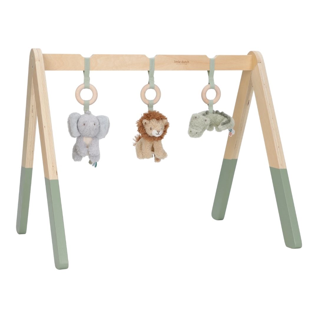 aktivitetsstativ til baby 0-6 måneder med safaridyr, babygym i træ med grønne ben og tre dyr at udforske: elefant, løve og krokodille. Fra Little Dutch.