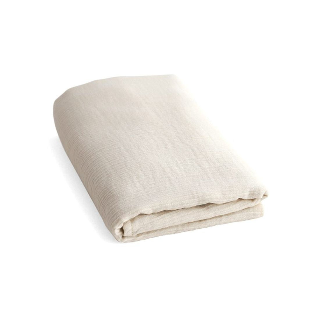 Hvidt babytæppe i tyndt bomulds muslin fra Ooh Noo fås hos Nordic Simply