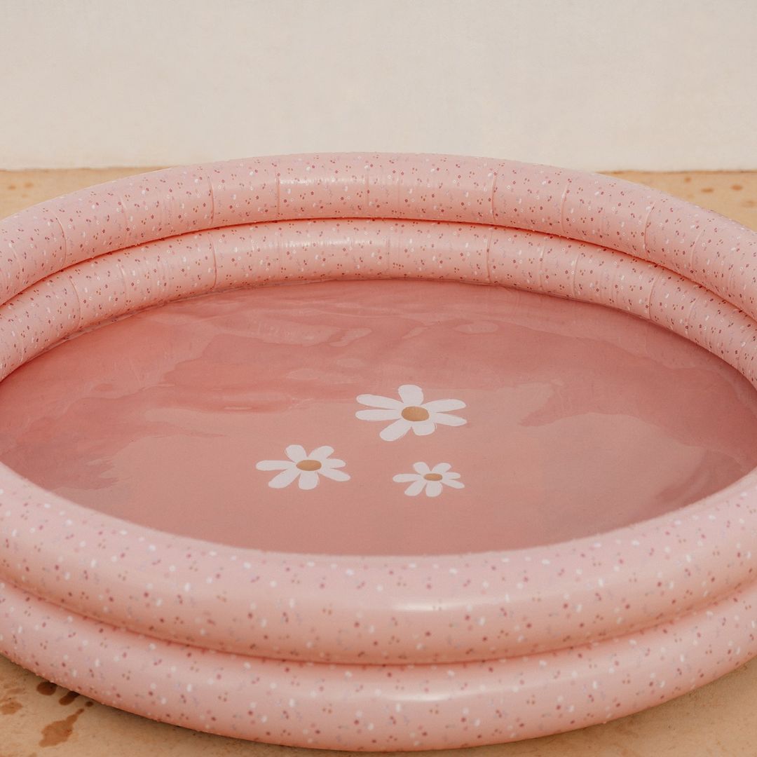 Rundt badebassin i rosa farver med blomster fra Little Dutch, fås hos Nordic Simply.