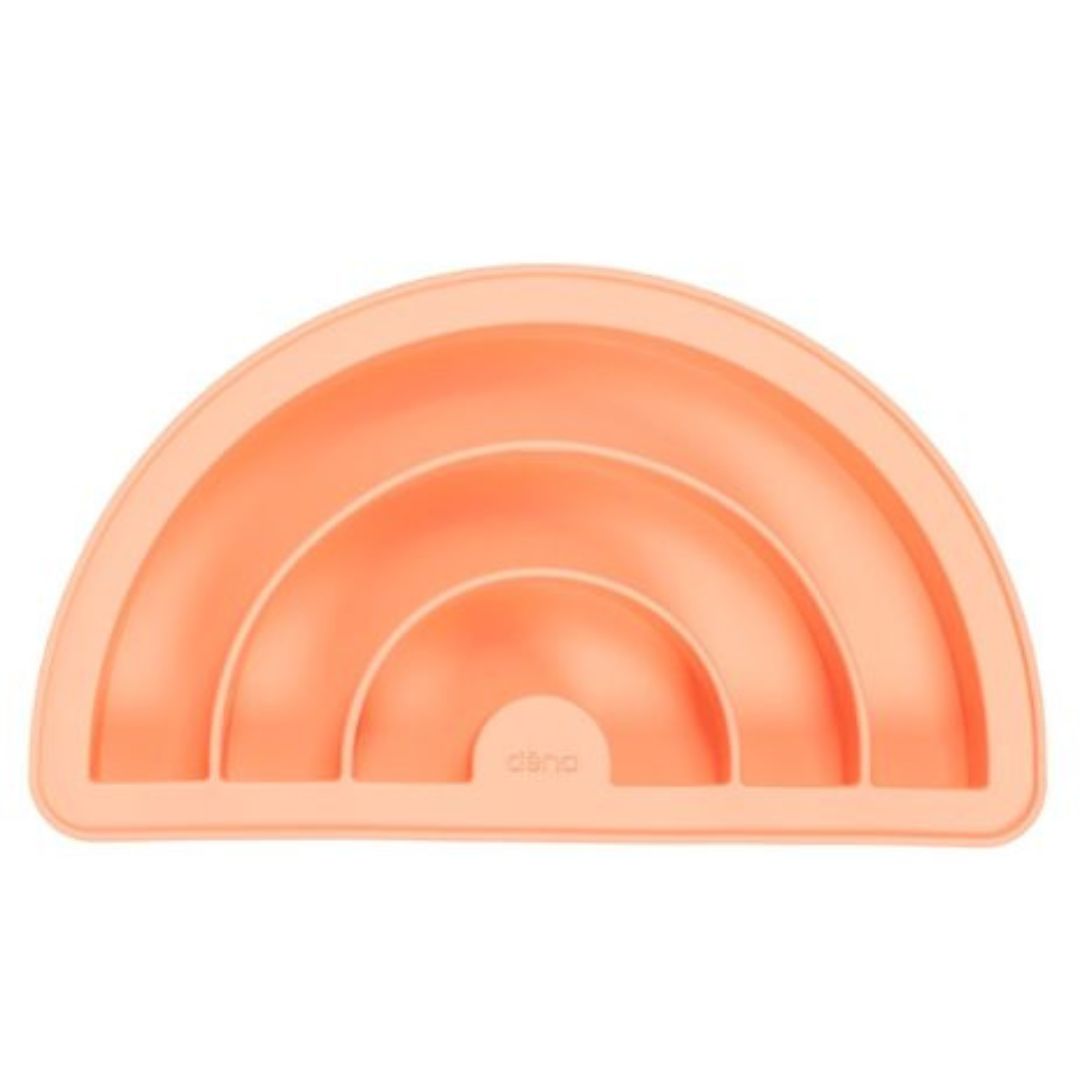 Rosa regnbue-bageform til at skabe flotte kager i tre farver, kageform i silikone, tåler opvaskemaskine og fryser, fra Dëna fås hos Nordic Simply