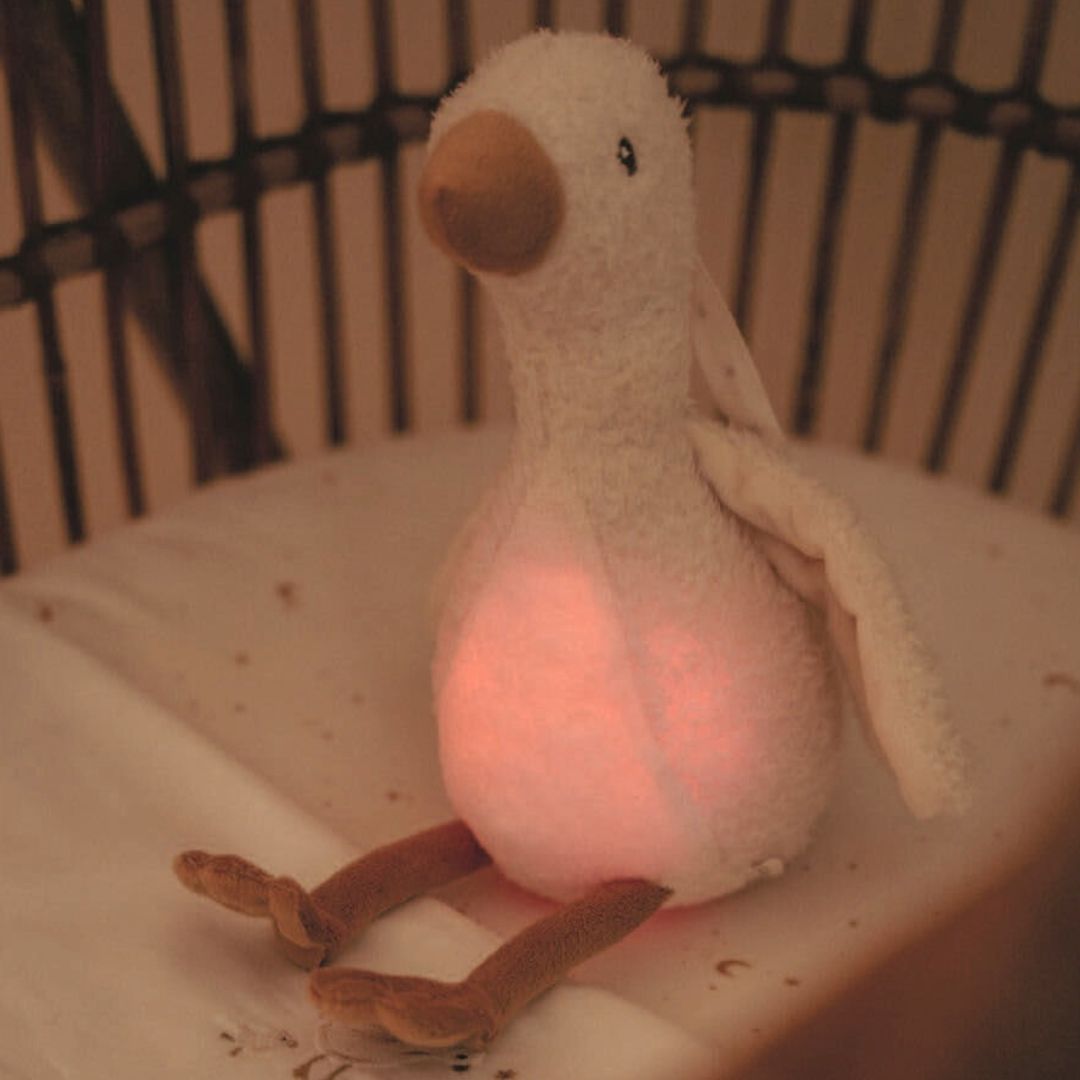 Natlys og bamse med hjertelyd - gås som skaber en beroligende atmosfære med sit bløde lys.