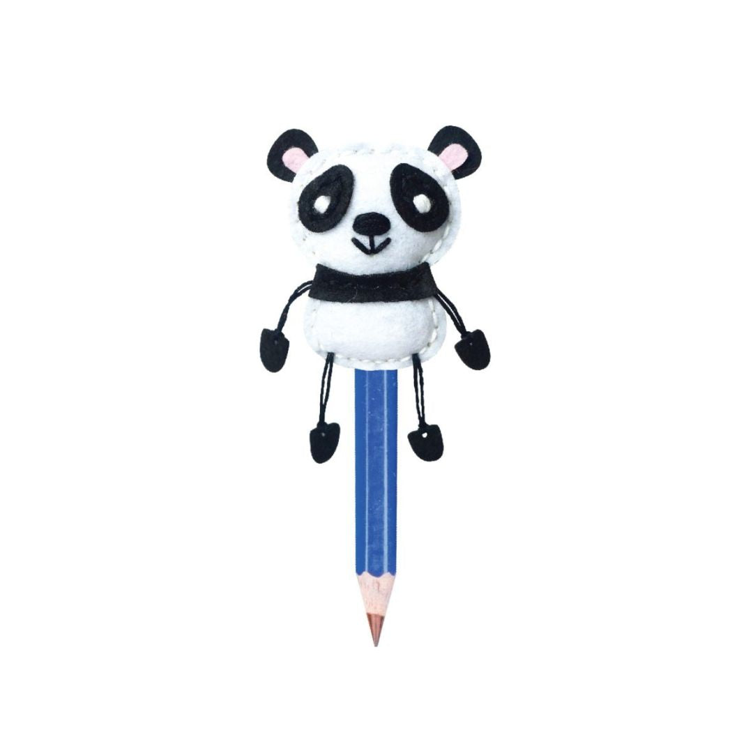 DIY blyantstop med en sød panda, perfekt til kreative børn, indeholder nål og stofdele til kreative projekter.