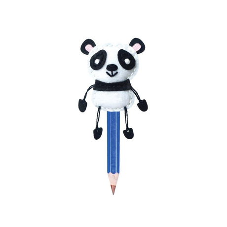 DIY blyantstop med en sød panda, perfekt til kreative børn, indeholder nål og stofdele til kreative projekter.