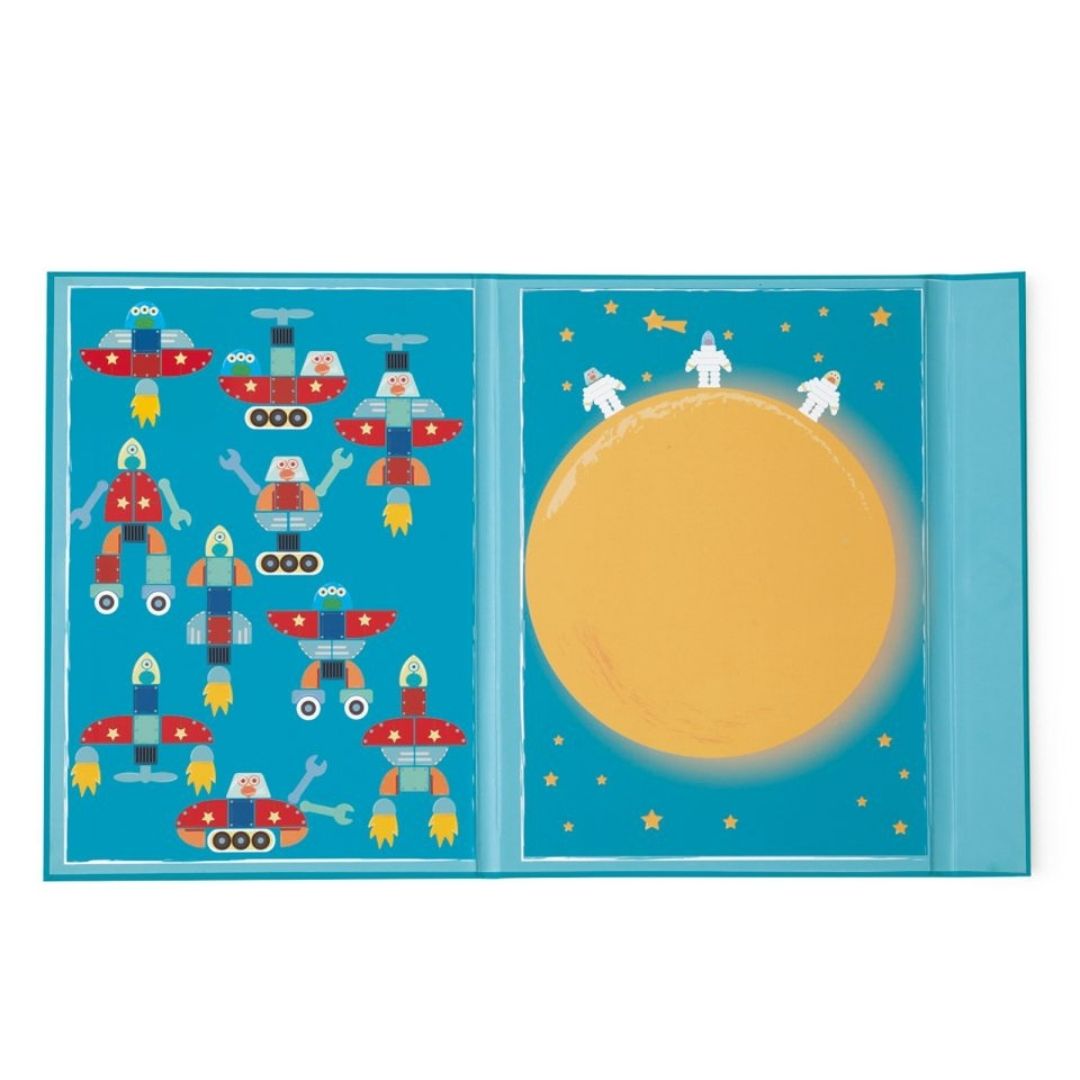 Bog med magneter og figurer i temaet rumrejse fra Scratch, fås hos Nordic Simply