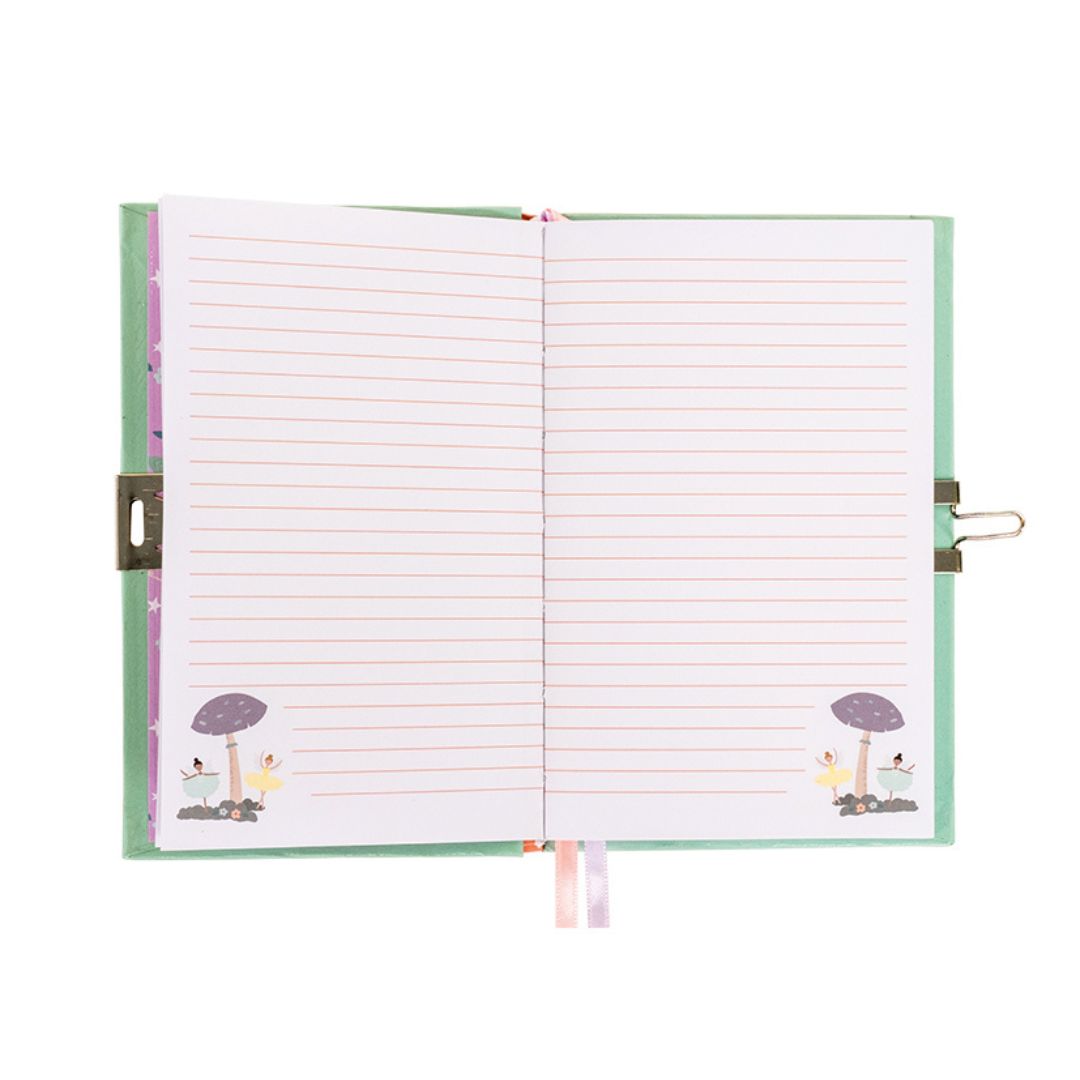 dagbog med lås, duft og eventyr til børn fra Floss & Rock, her set åben, fås hos Nordic Simply