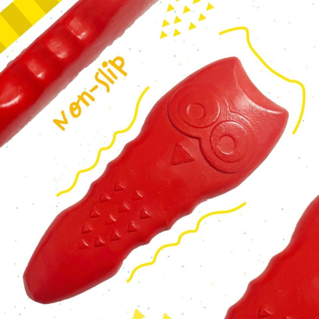 Rød ugleformet farve fra Haku Yoka, perfekt til små hænder, nem at holde, med bivoks, fås hos Nordic Simply