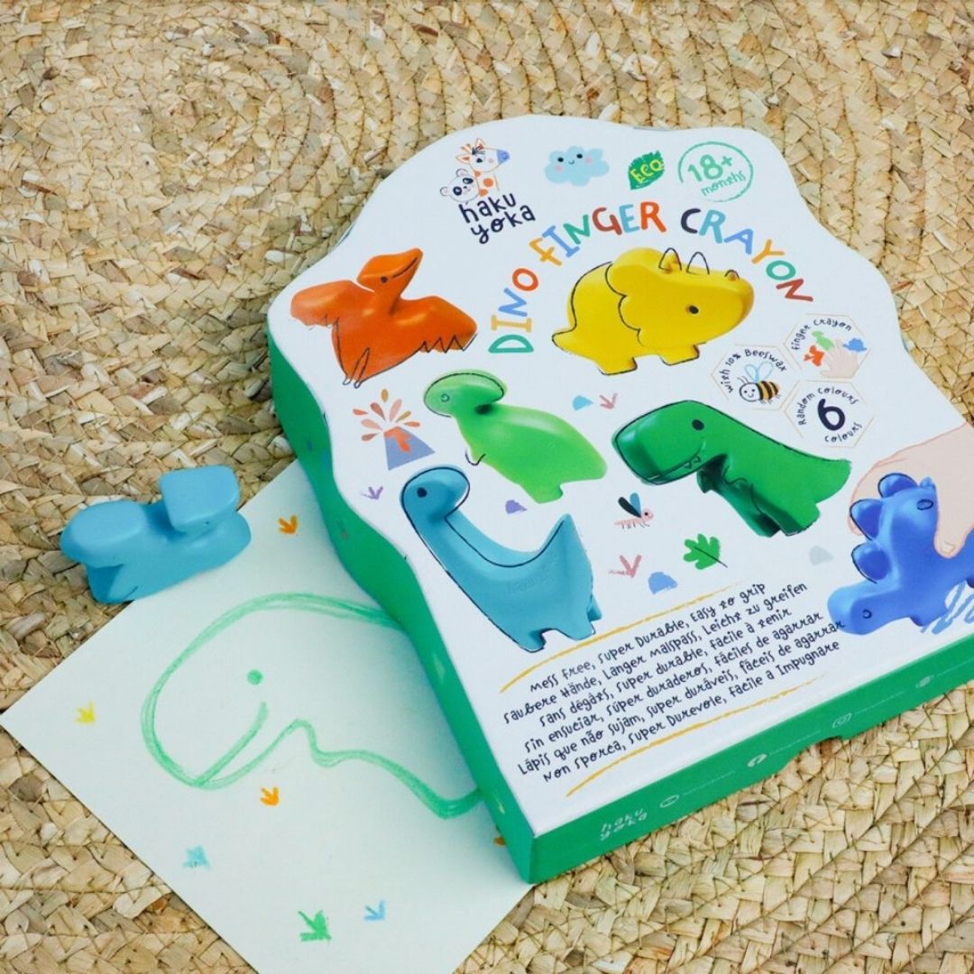 æske med dino fingerfarver fra Haku Yoka, perfekte til små hænder fås hos Nordic Simply