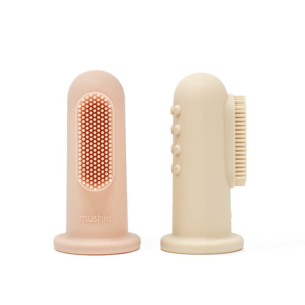 2 stk fingertandbørste, til at børste gummer og tænder på baby, her i farven rosa og beige fra danske Mushie