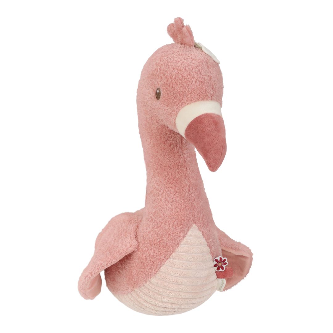 pink flamingohoved til at hænge på væggen. Dyrehoved med flamingo pynter som trofæ på børneværelset.