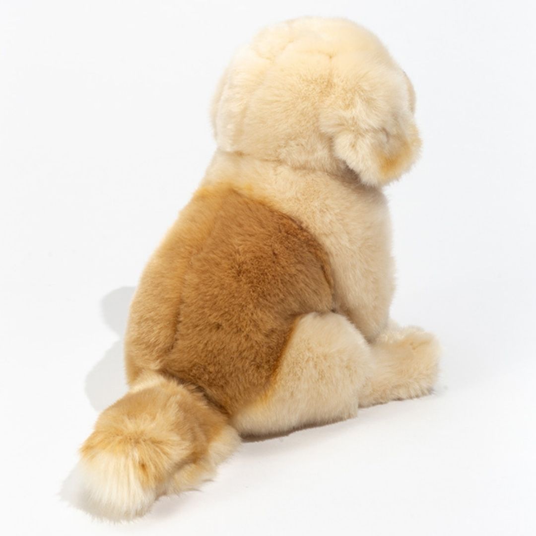 Golden retriever hvalp, bamsehund i lys, der sidder ned, set bagfra, fra Teddy Hermann fås hos Nordic Simply