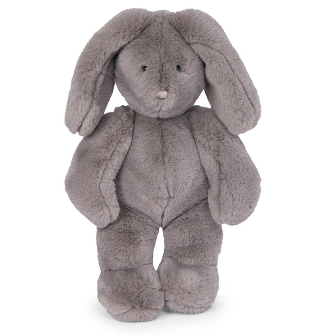 Louison grå kaninbamse med blød øko-tex® certificeret pels og lange ører fra Moulin Roty, godkendt fra 0 år. Perfekt som barselsgave fås hos Nordic Simply