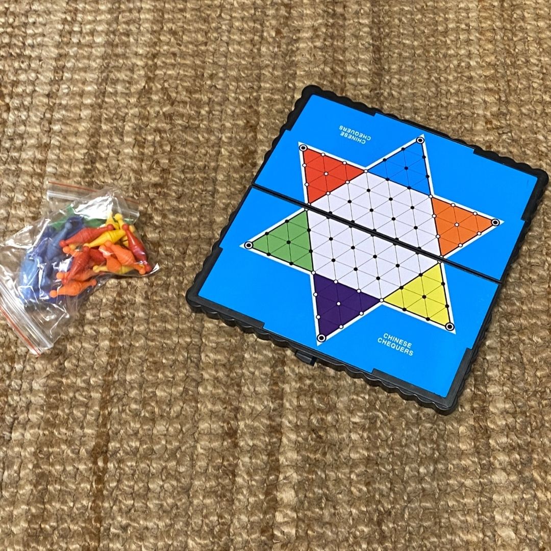 kinaskak spil lille og kompakt med magnetiske brikker, gør det godt som rejsespil