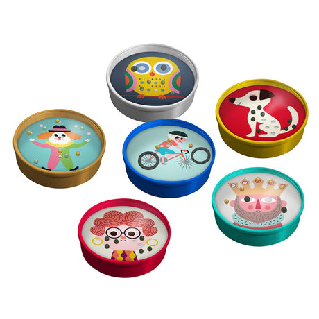 Seks forskellige mini kuglespil til børn i runde æsker med motiver i klare farver fra Vilac, fås hos Nordic Simply