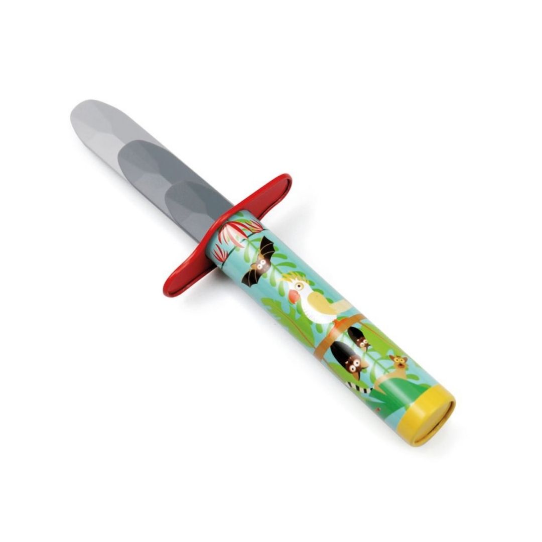 Legetøjsdolk i plast med dyr fra junglen, vist med knivblad, der glider ind i skæftet, ufarlig legedolk til rolleleg fra Scratch fås hos Nordic Simply