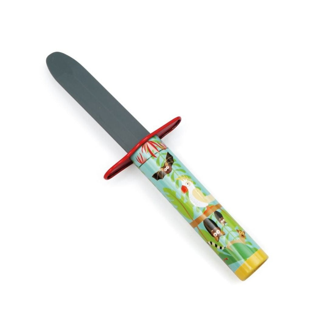 Legetøjsdolk med dyr fra junglen, Bladet glider ind i skæftet, når barnet bruger den, ufarlig legedolk fra Scratch fås hos Nordic Simply