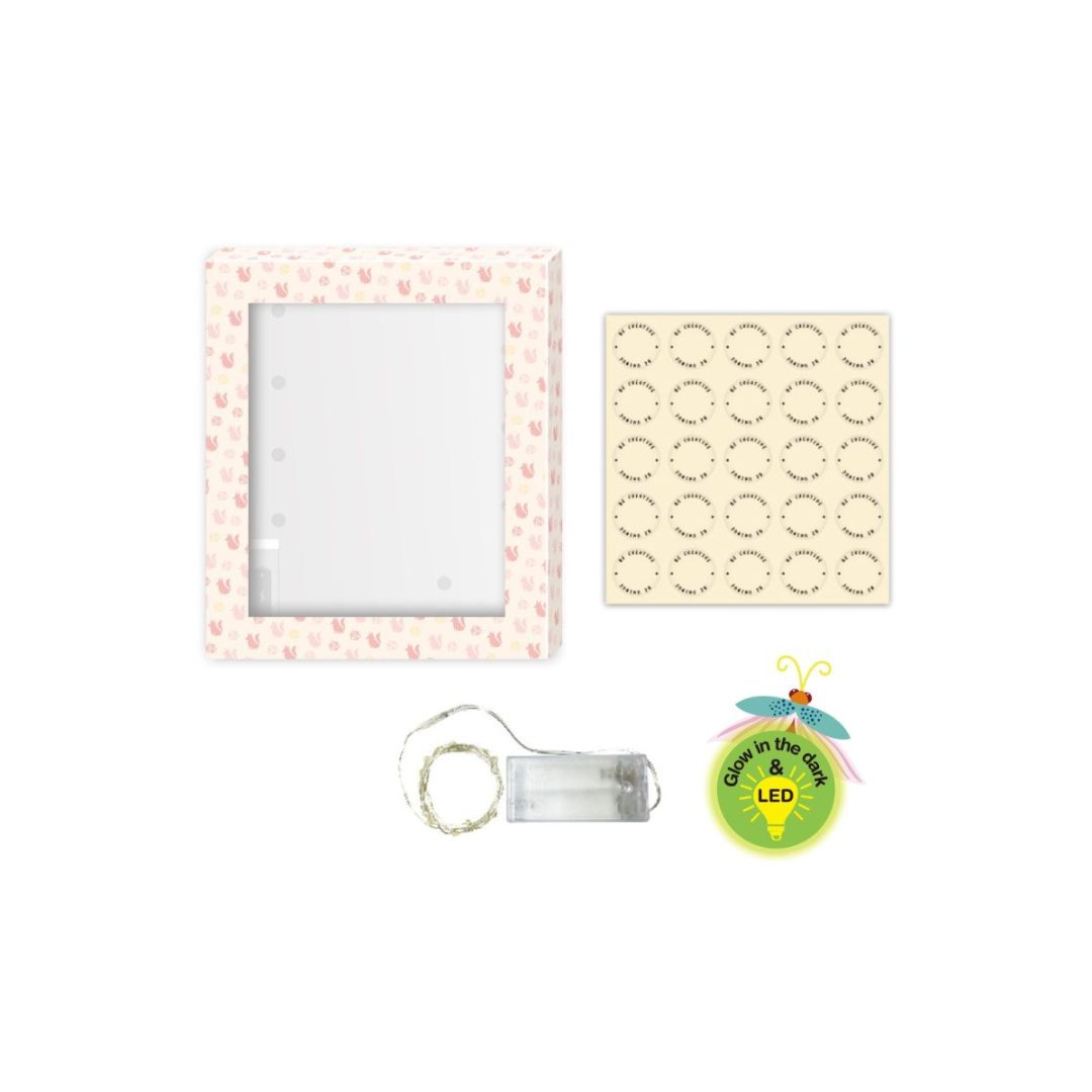 Indhold i Min magiske Rejse lysboks fra Avenir - kreativt legetøj til børn fra 6 år og op, fås hos Nordic Simply