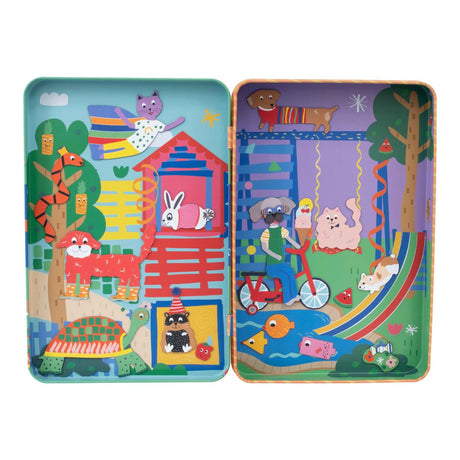 Magnetisk legesæt med kæledyr og fantasidyr, set åbent, med magneterne sat i æsken. Godt legetøj til fordybelse, finmotorik og rejser med børn fås hos Nordic Simply