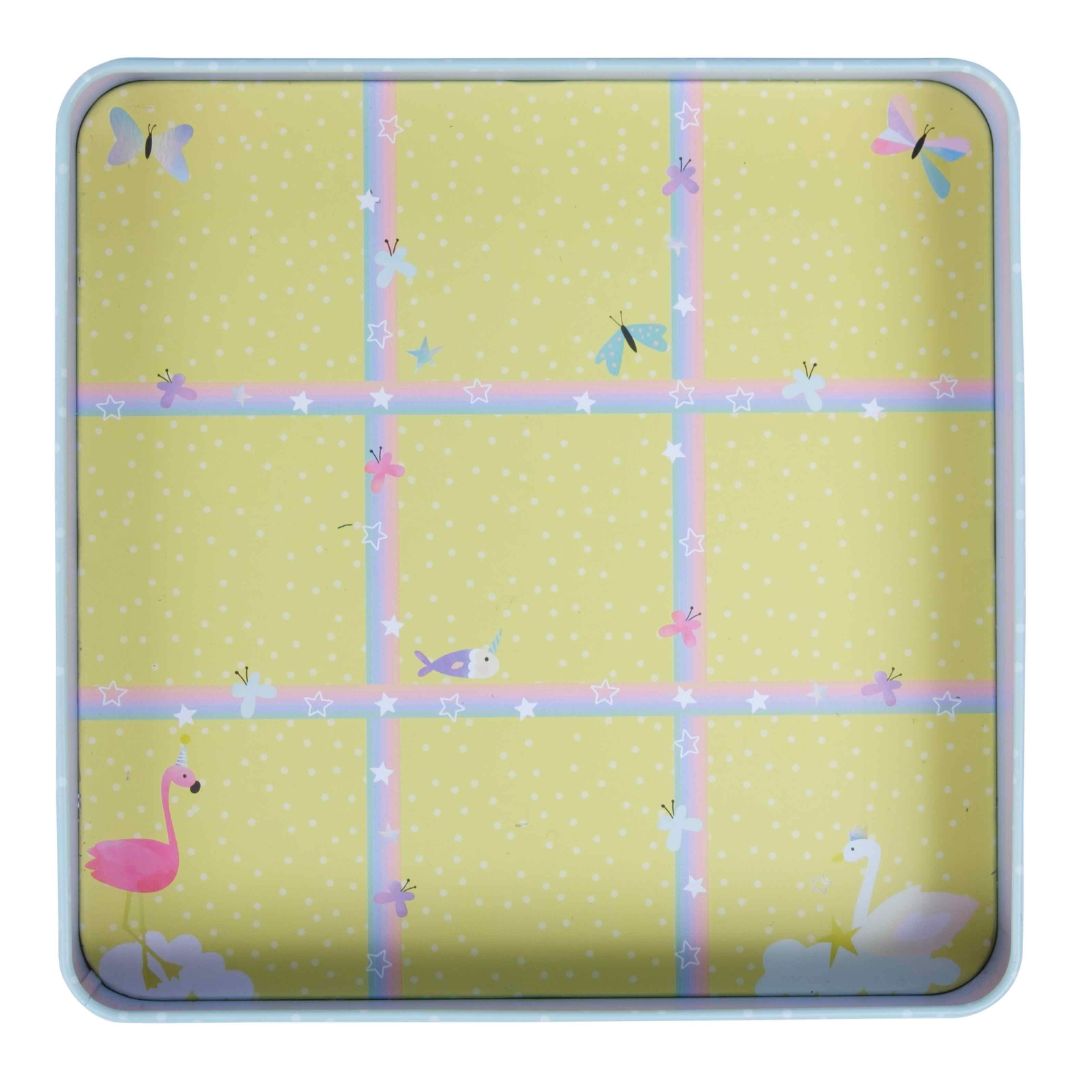 Magnetisk spil 4 i 1 | Fantasi spilæske med farverige motiver og legende design.