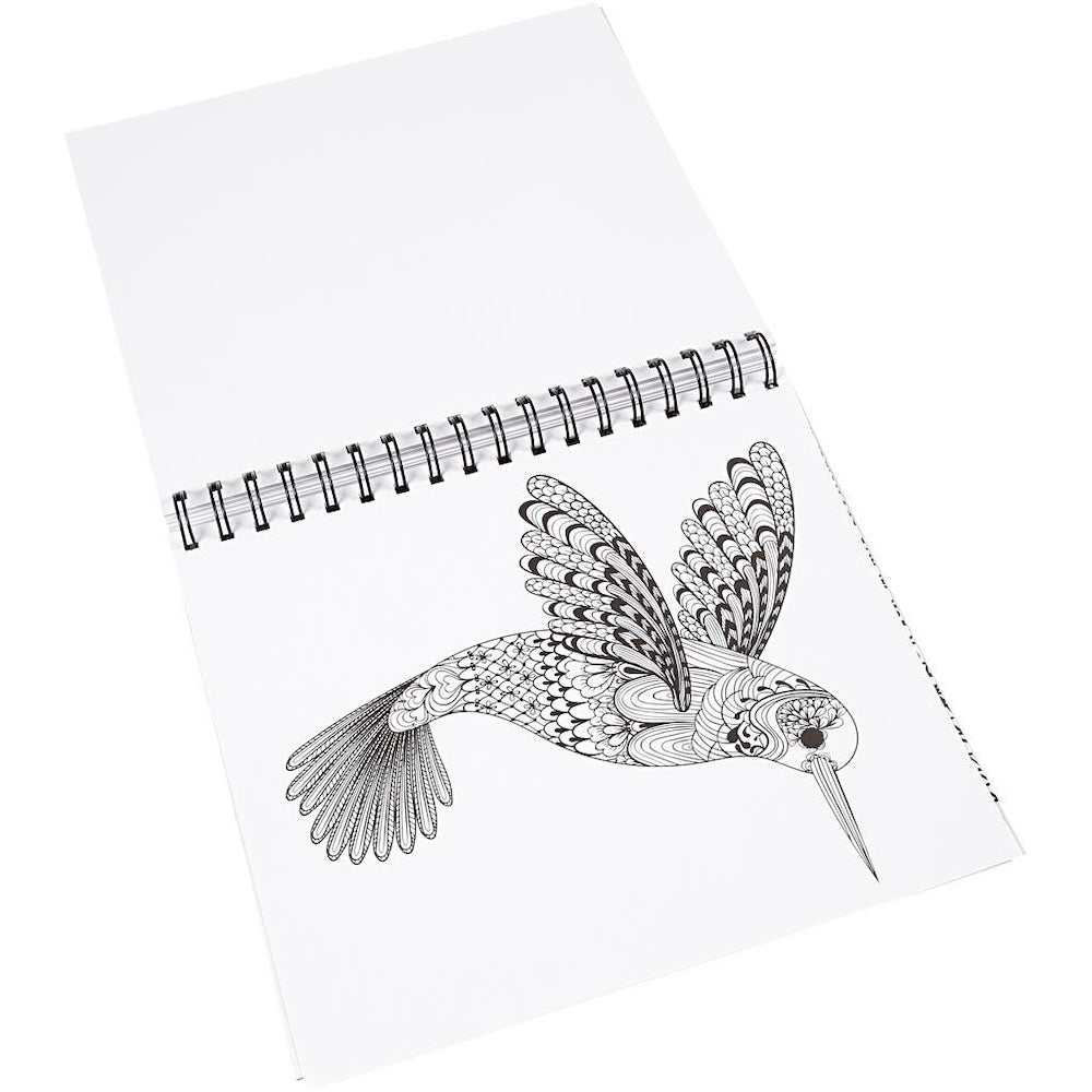 Motiv af kolibri i mindfulness malebog med detaljerede tegninger af natur og dyr, 64 sider.