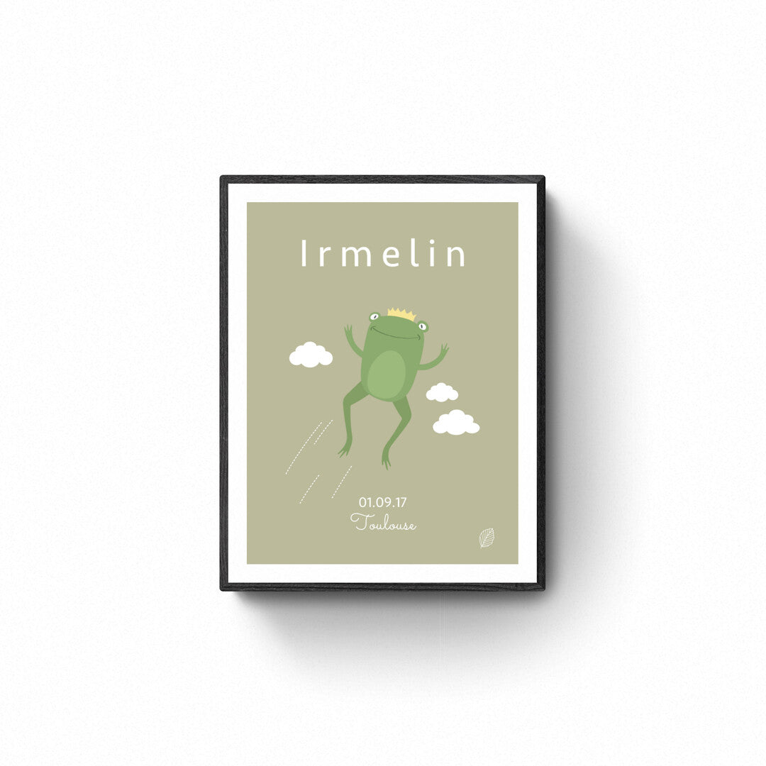 Olivenfarvet plakat med illustration af frø der springer, personlig plakat til barn med navn, fødselsdato og by , set i sort ramme på hvid væg, fra Nordic Simply