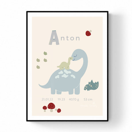 Beige fødselsplakat med blå dino og unge personlig plakat til barn med navn, fødselsdato og detaljer fra Nordic Simply