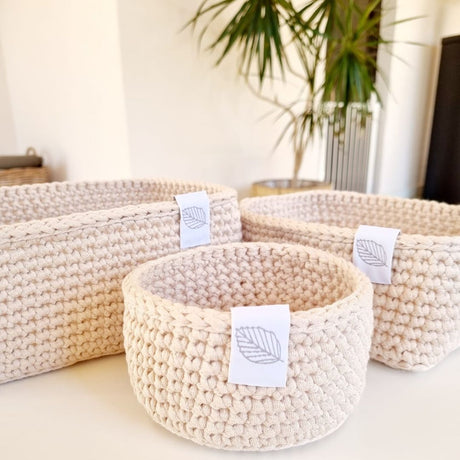 Puslekurvesæt til puslepladsen med 3 håndlavede kurve i lys sand fås hos Nordic Simply