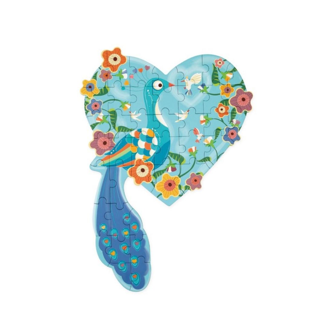 Hjerteformet puslespil med stor blå påfugl til børn fra 3 år, fra Scratch , set på hvid baggrund, fås hos Nordic Simply