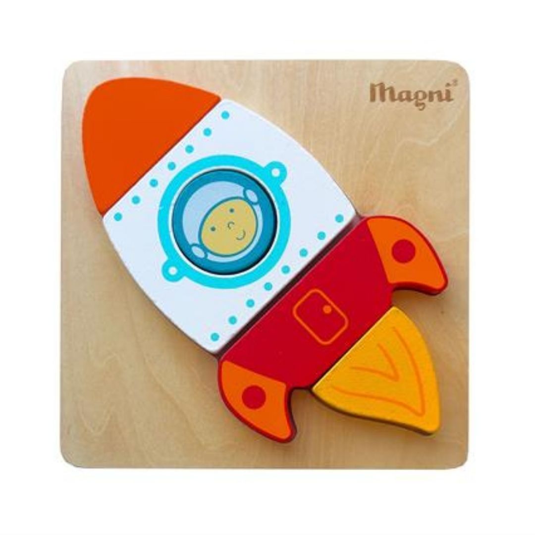 Puslespil i træ FSC til baby med 5 brikker og motiv af rumraket fra Magni fås hos Nordic Simply