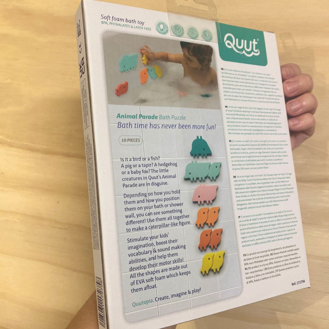 Æske med farverige dyr i skum til badet, set fra bagsiden. Vandpuslespil fra Quut fås hos Nordic Simply