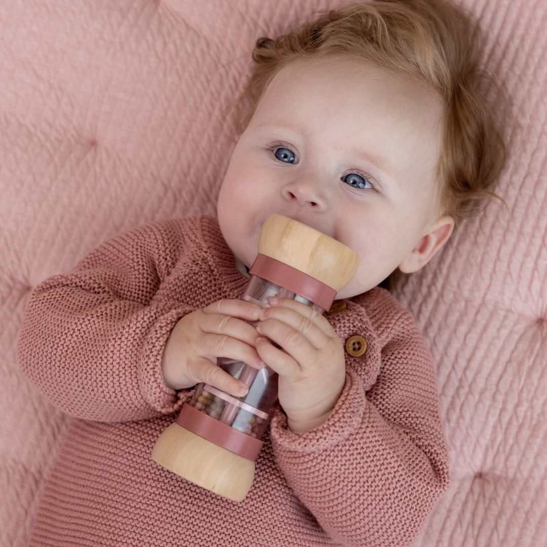 baby pige med rosa regnmager fra Little Dutch, fås hos Nordic Simply