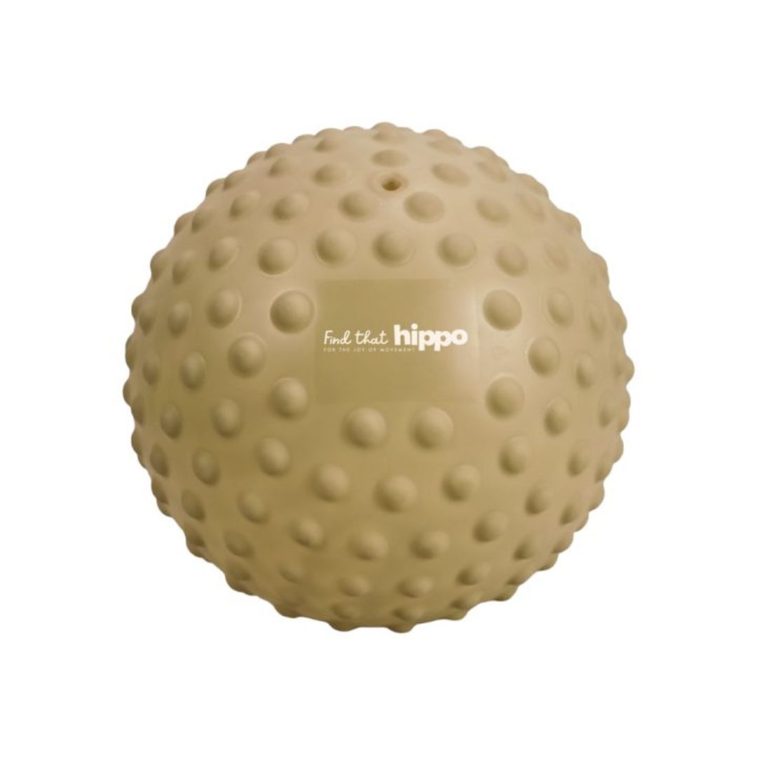 Grøn sansebold med knopper til motorik og sansestimulation for baby og barn, dansk design fra Find that Hippo.