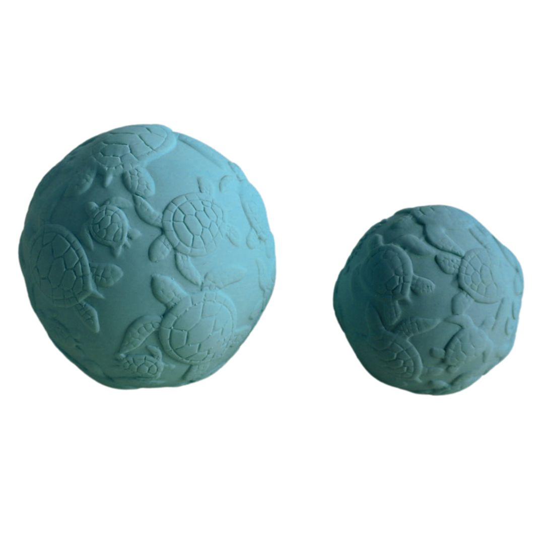 2 blå sansebolde, 1 stor og 1 lille med skildpaddemønster til sanseleg for baby, fra Natruba fås hos Nordic Simply