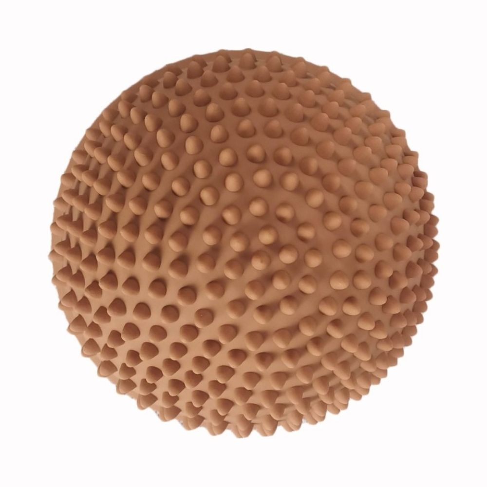 brun sansesten med knopper til børn fra Find that Hippo fås hos Nordic Simply