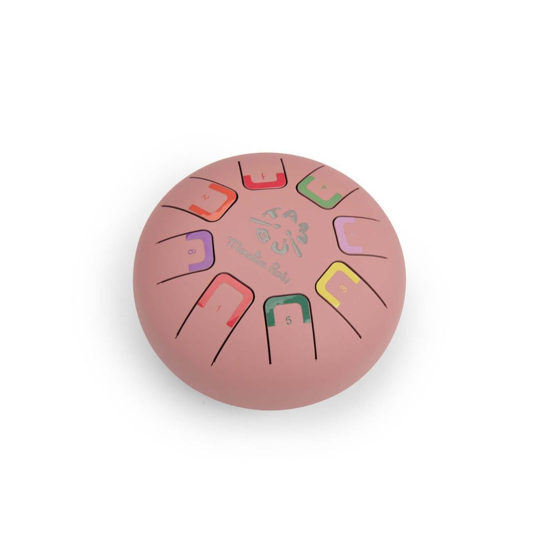 Rosa sansetromme med bløde toner til børn, 15 cm, set fra siden, perfekt til musikleg og sanseudvikling.