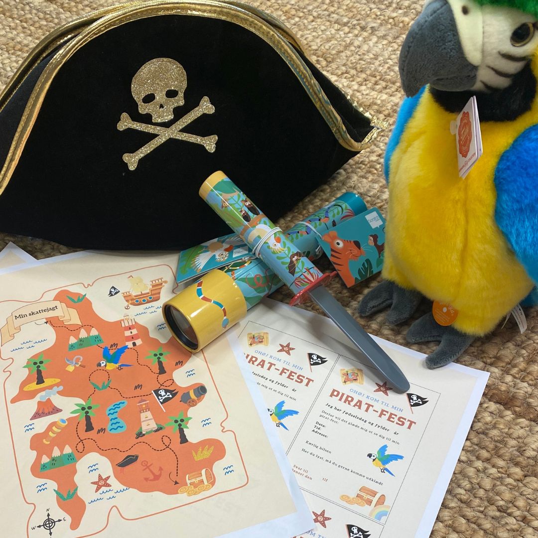 Pirat skattejagt i print-selv udgave med invitationer til pirat fødselsdag, fås hos Nordic Simply