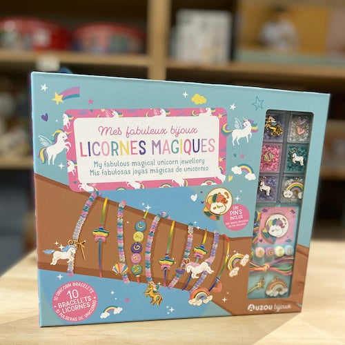 Smykkesæt fra Auzou til børn: DIY enhjørning armbånd med farverige perler og vedhæng.