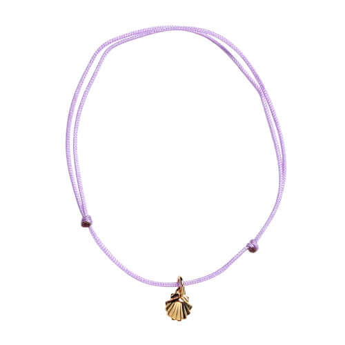 Halskæde med guldvedhæng lavet med Start Box, DIY smykkesæt, perfekt kreativ ting til store børn, teenagere og voksne fra danske Me & My Box fås hos Nordic Simply.