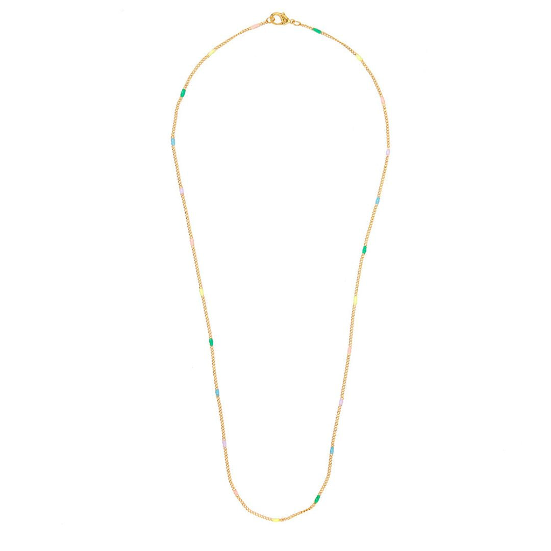 Halskæde lavet med Sorbet Clouds Box, DIY smykkesæt, perfekt kreativ ting til store børn, teenagere og voksne fra danske Me & My Box fås hos Nordic Simply.