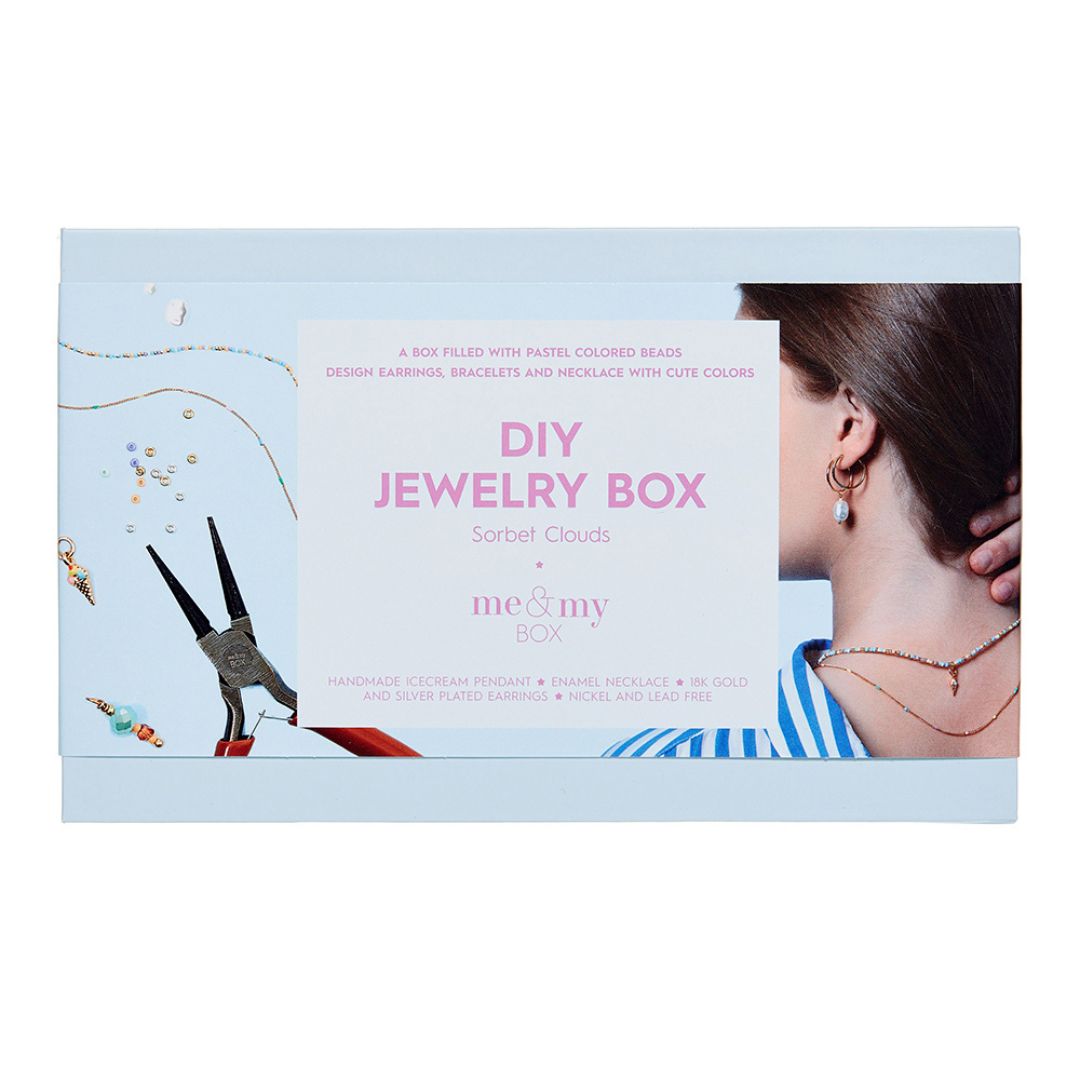 Smykkesæt til at lave egne smykker, lyseblå Sorbet Clouds Box til DIY smykker til store børn, teenagere og voksne fra danske Me & My Box fås hos Nordic Simply