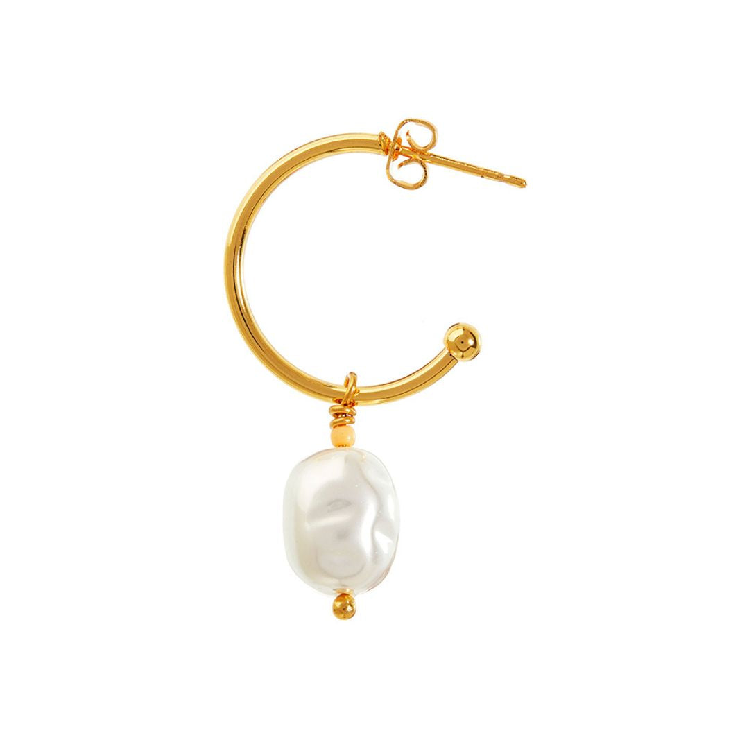 Guldørering med perlevedhæng, lavet med Sorbet Clouds Box, DIY smykkesæt, perfekt kreativ ting til store børn, teenagere og voksne fra danske Me & My Box fås hos Nordic Simply.