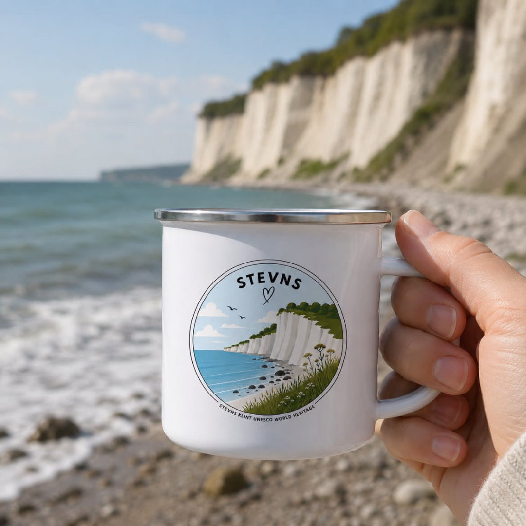 Stevns kop holdt i hånd foran Stevns Klint