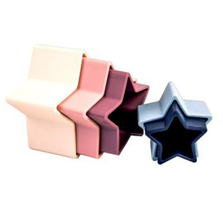 Stjerne-stabelklodser til baby med rosa og blå stjerner fra Magni fås hos Nordic Simply