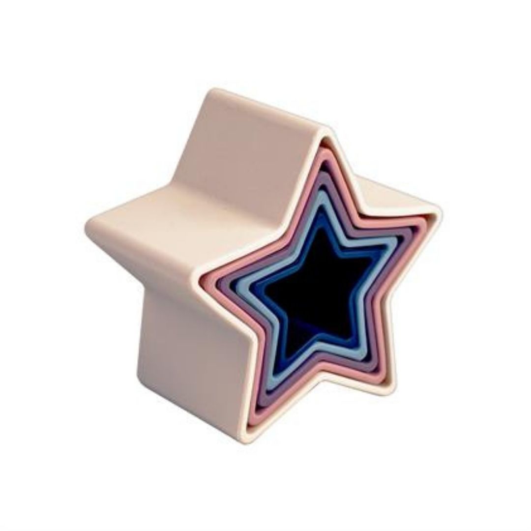 Stjerne af stabelklodser til baby med hvid, rosa og blå stjerner fra Magni fås hos Nordic Simply