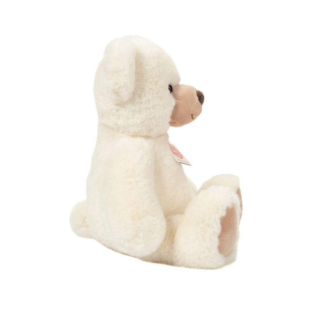 Ultrablød hvid teddybamse, der sidder set fra siden, en krammebamse til børn godkendt fra 0 mdr. Kvalitetsbamse fra Teddy Hermann Tyskland fås hos Nordic Simply