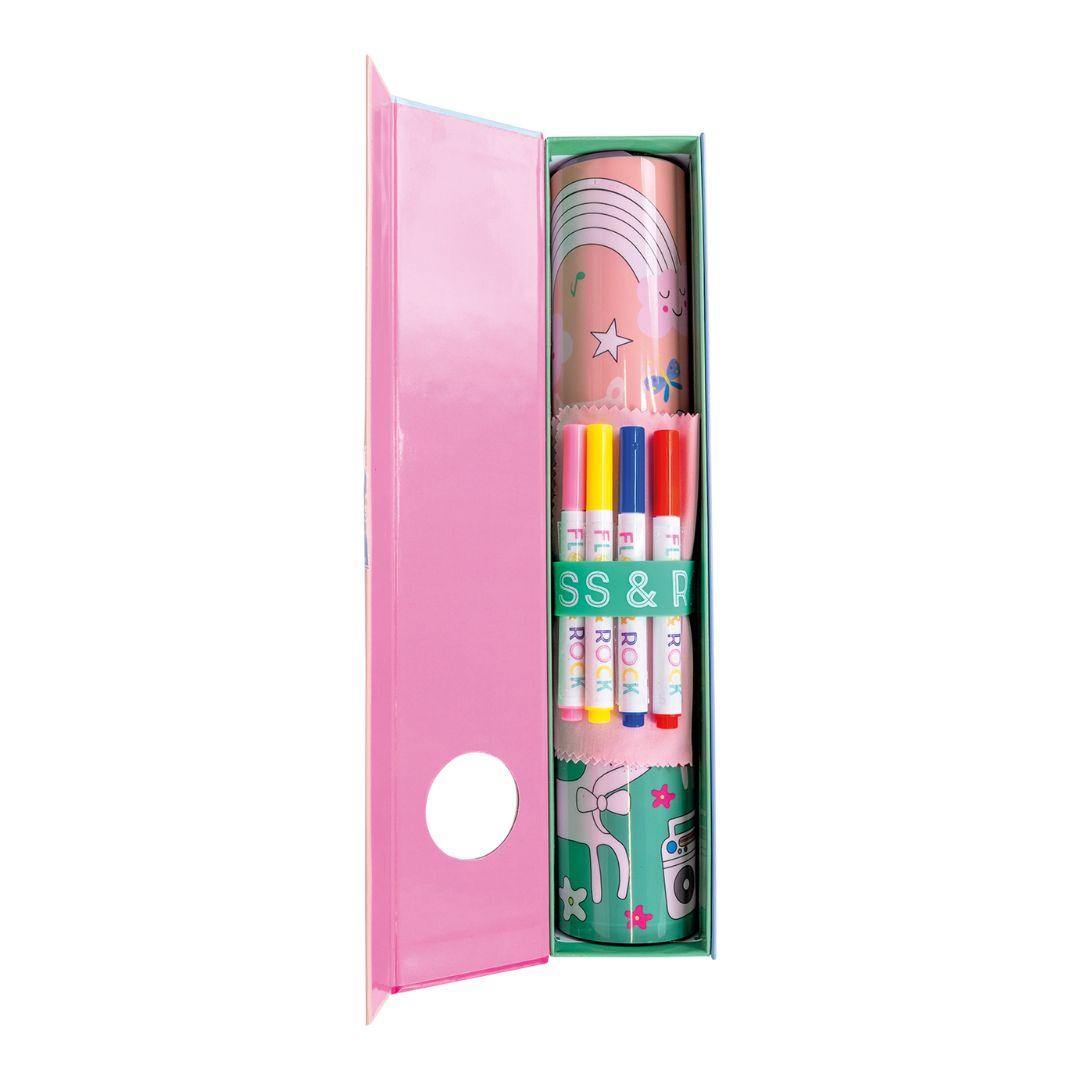 Tegnemåtte med regnbuer og feer i farverig emballage med farvepenne, der kan viskes ud, til kreativ leg, igen og igen