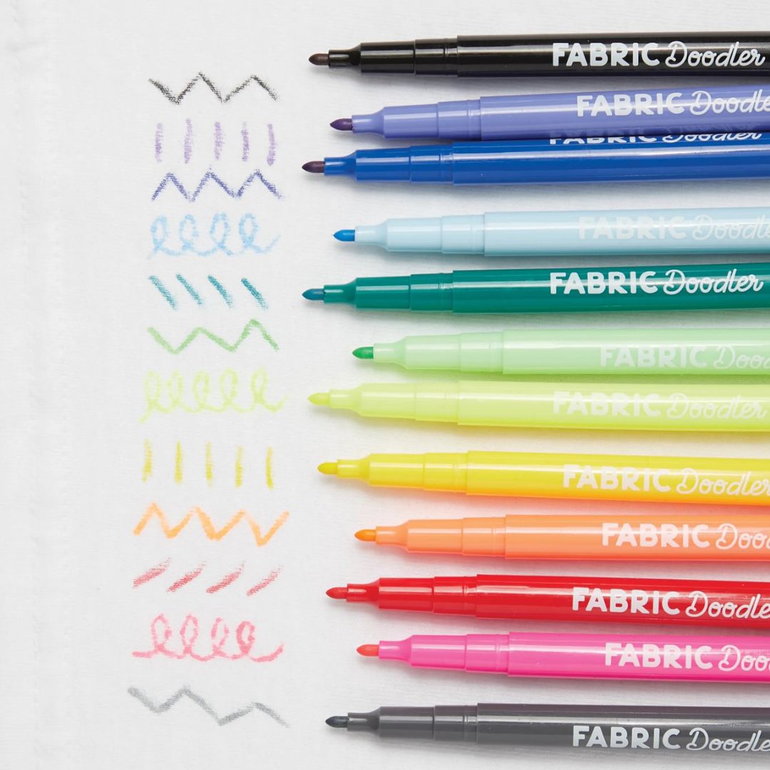 Tekstiltuscher 12 farver farverige markører til kunst og designs på stof, ideel til kreative projekter.