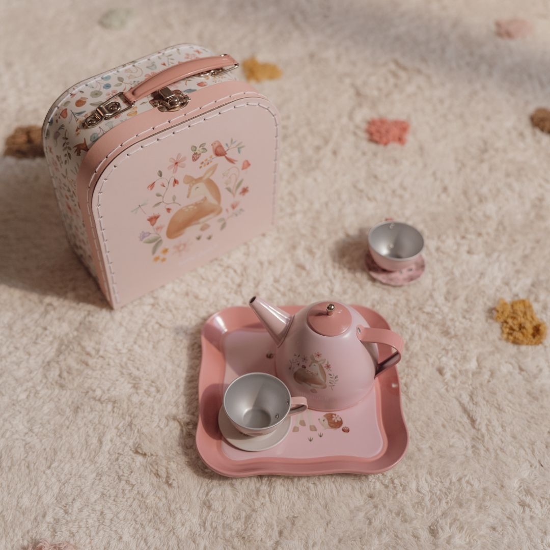 Smukt rosa tesæt i kuffert til børn fra Little Dutch, klar til teselskab for dukker og bamser.