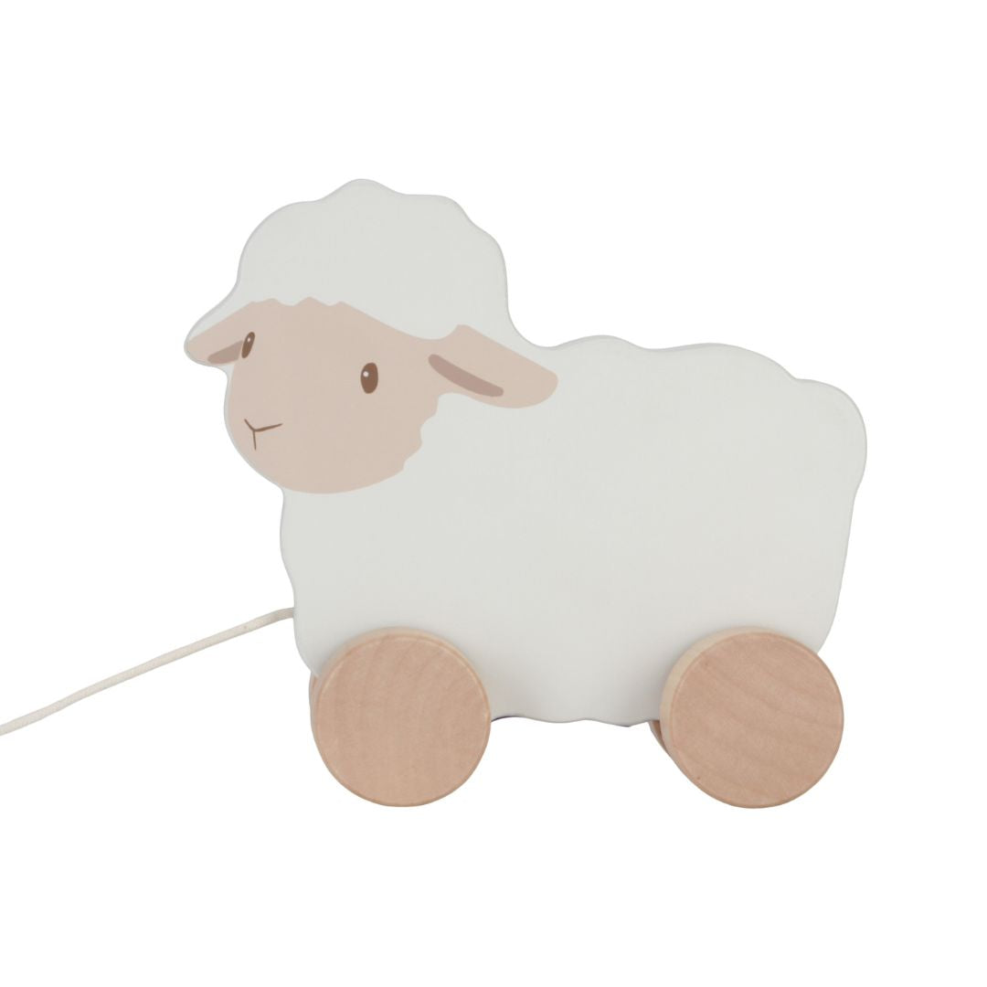 Hvidt får i træ på hjul på hvid baggrund fra Little Dutch fås hos Nordic Simply